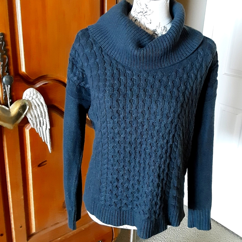 🖤American Eagle Outfitters Sweater